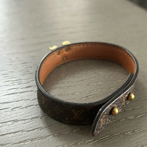 Louis Vuitton Brown and Gold Belt Bracelet with V Accent